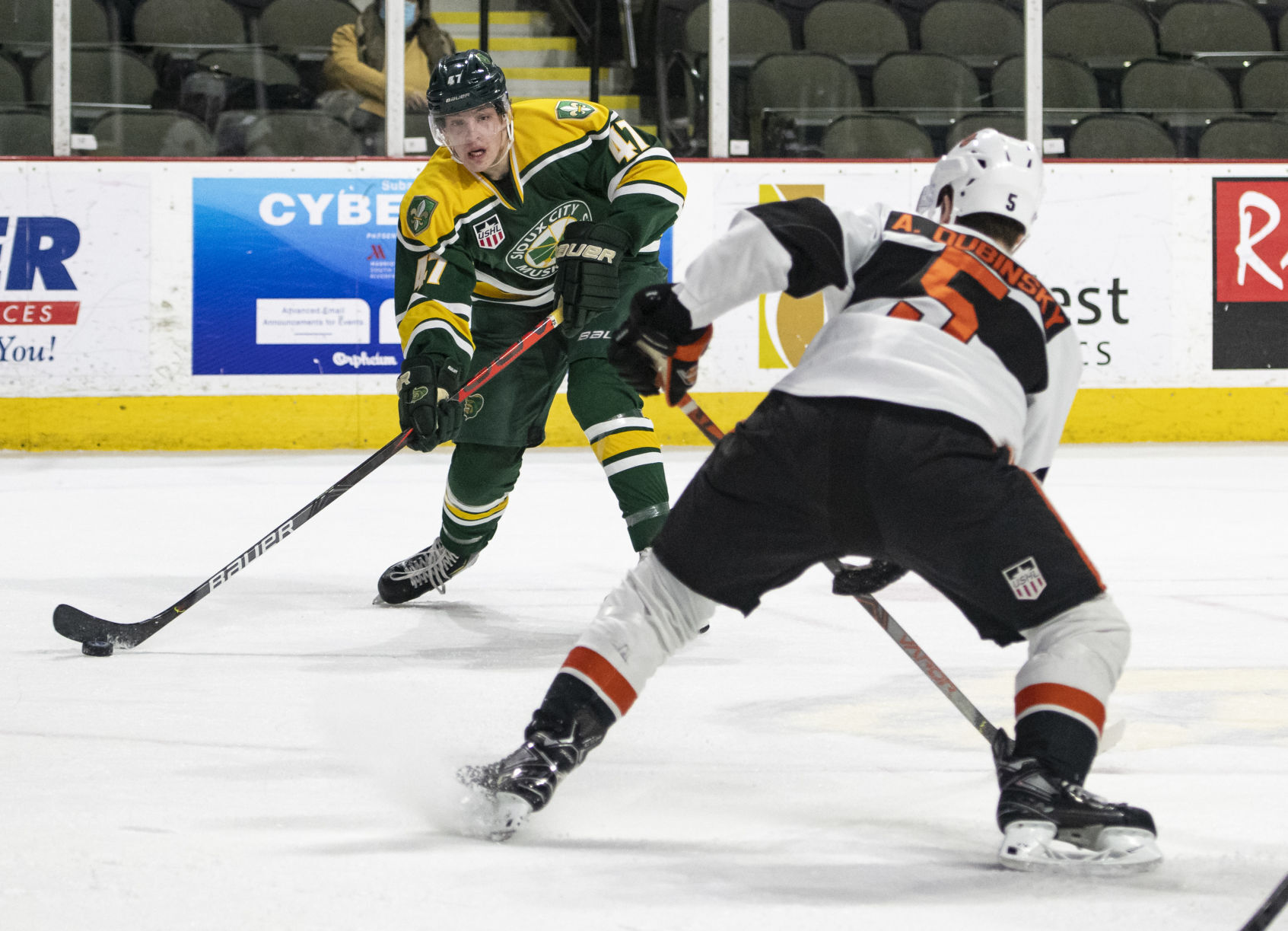 Musketeers vs Lancers hockey